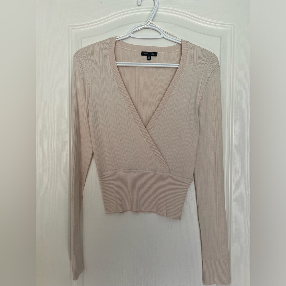 BRAND NEW WITHOUT TAGS DYNAMITE CREAM SWEATER